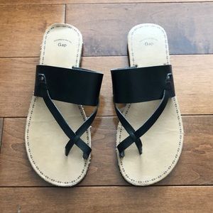 GAP sandals.🖤